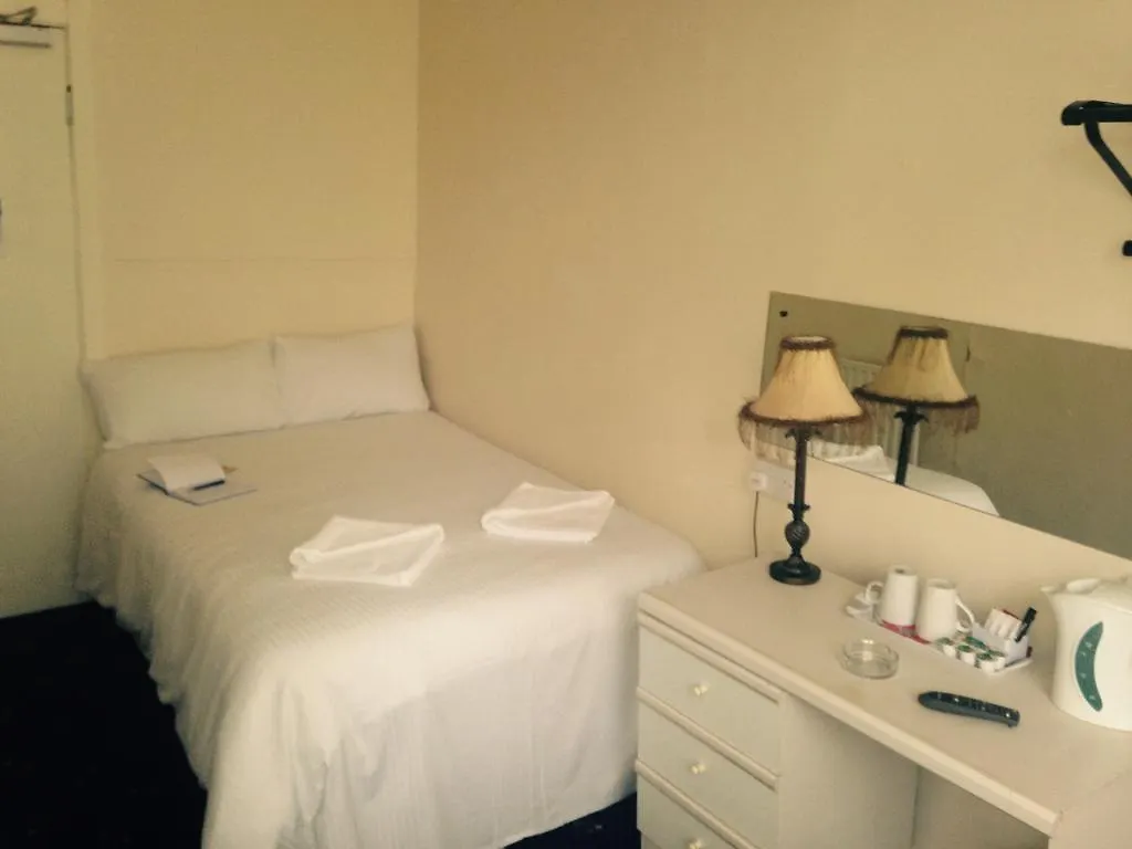 Peek-A-Booze - Budget Hotel - Adults Only Μπλάκπουλ 2*,