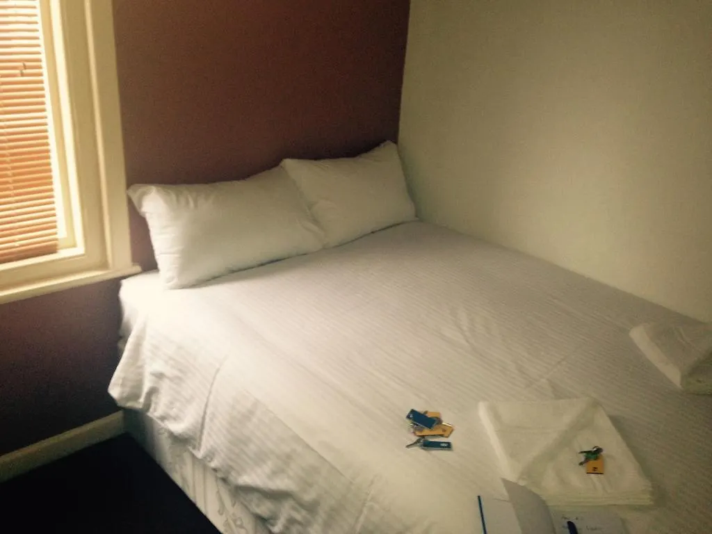 Peek-A-Booze - Budget Hotel - Adults Only Μπλάκπουλ Ηνωμένο Βασίλειο