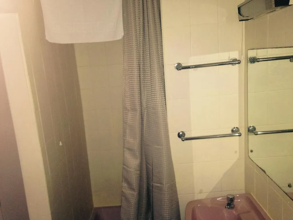 Peek-A-Booze - Budget Hotel - Adults Only Blackpool